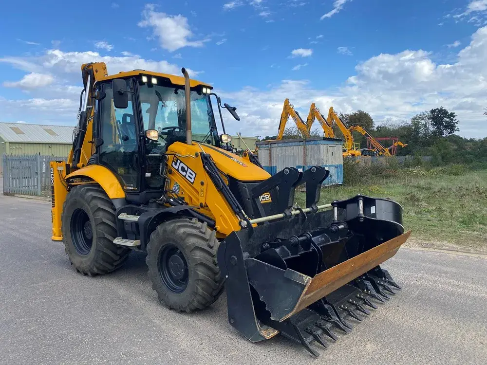 Srednji bager JCB • 3CX PRO DUALDRIVE, godište 2025 • 1