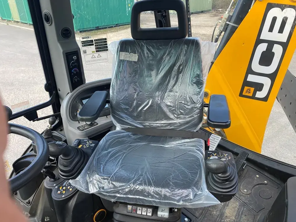 Srednji bager JCB • 3CX PRO DUALDRIVE, godište 2025 • 2
