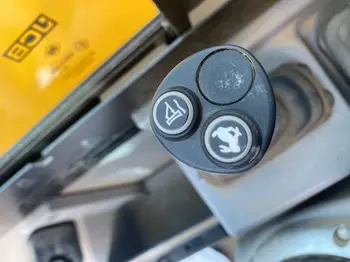 Srednji bager JCB • 86C2, godište 2026 • slika 8